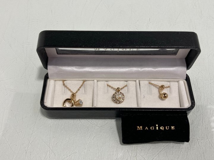 Lot 855  
            Marchington SR13 - Parcel Delivery Only 

                
A MAGIQUE GOLD COLOURED PENDANT SET, BOXED: LOCATION - D3