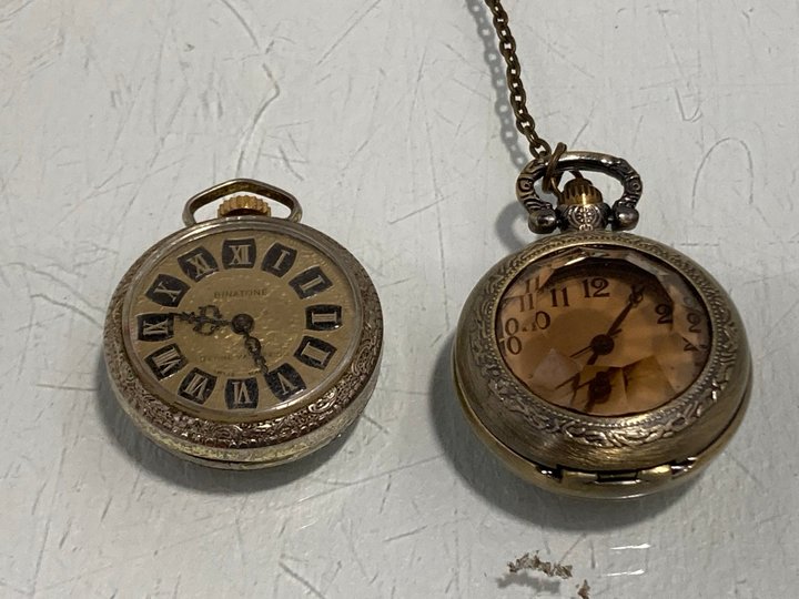 Lot 856  
            Marchington SR13 - Parcel Delivery Only 

                
2 X FOB WATCHES (ONE WITH CHAIN): LOCATION - D3