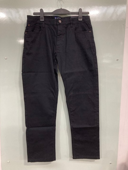 Lot 906  
            Marchington SR13 - Parcel Delivery Only 

                
BEN SHERMAN MENS 5 POCKET BEDFORD JEANS IN BLACK-UK SIZE 36S-ORIGINAL RRP £80.00:...