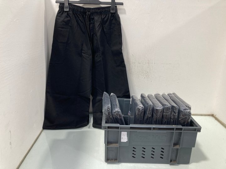 Lot 907  
            Marchington SR13 - Parcel Delivery Only 

                
QTY OF PAIRS OF CHEFS DRAWCORD 3 POCKET TROUSERS IN BLACK-UK SIZE S: LOCATION - D4