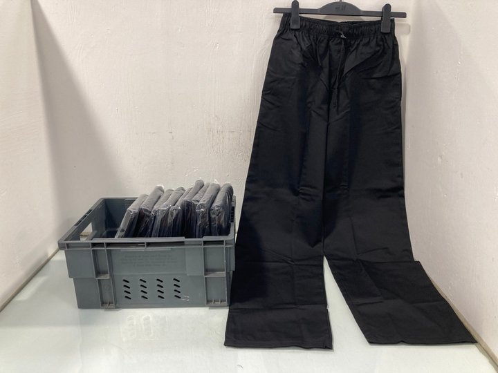 Lot 908  
            Marchington SR13 - Parcel Delivery Only 

                
QTY OF PAIRS OF CHEFS DRAWCORD 3 POCKET TROUSERS IN BLACK-UK SIZE S: LOCATION - D4