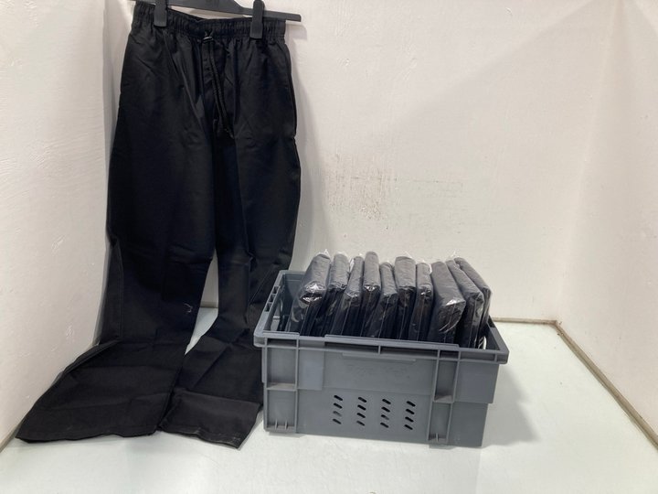 Lot 910  
            Marchington SR13 - Parcel Delivery Only 

                
QTY OF PAIRS OF CHEFS DRAWCORD 3 POCKET TROUSERS IN BLACK-UK SIZE S: LOCATION - D4
