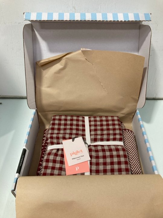 Lot 912  
            Marchington SR13 - Parcel Delivery Only 

                
PIGLET PAIR OF PILLOWCASES IN RED CHECK TO INCLUDE PIGLET HERRINGBONE WOOLEN CUSH...