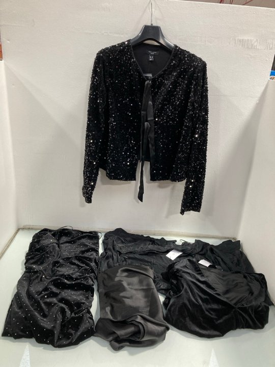 Lot 914  
            Marchington SR13 - Parcel Delivery Only 

                
5 X ASSORTED NEW LOOK LADIES CLOTHING IN BLACK-UK SIZE 20 TO INCLUDE LEANNE LACE ...