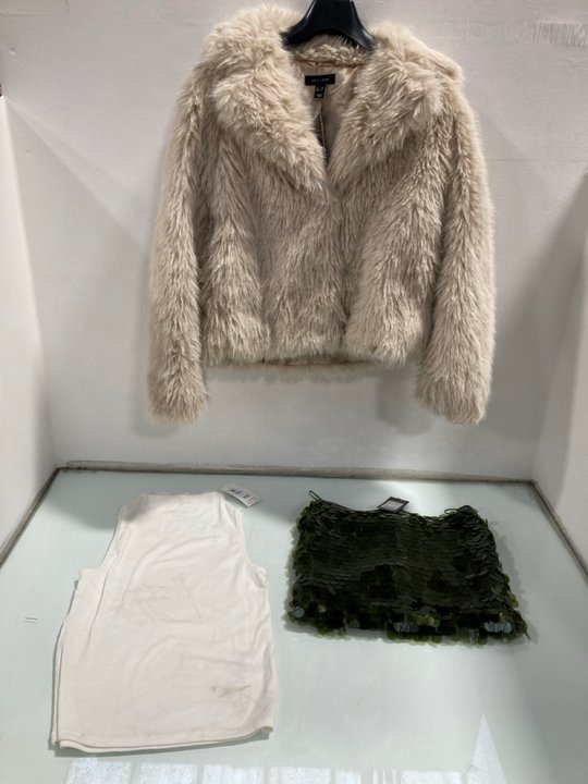 Lot 915  
            Marchington SR13 - Parcel Delivery Only 

                
3 X ASSORTED NEW LOOK LADIES CLOTHING IN UK SIZE 10 TO INCLUDE LONG GLASS EFFECT ...