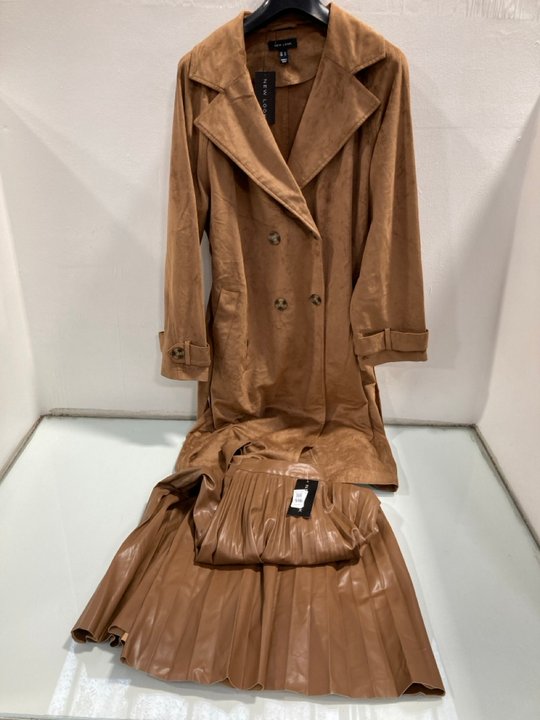 Lot 916  
            Marchington SR13 - Parcel Delivery Only 

                
NEW LOOK PLEATED MIDI SKIRT IN BROWN-UK SIZE 14 TO INCLUDE NEW LOOK SUEDETTE TREN...