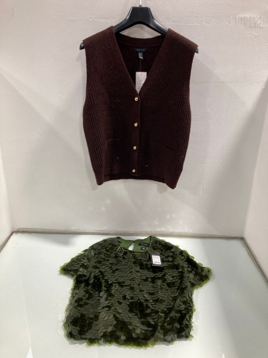 Lot 917  
            Marchington SR13 - Parcel Delivery Only 

                
NEW LOOK LADIES V-NECK CARDIGAN IN BROWN-UK SIZE M TO INCLUDE NEW LOOK GLASS EFFE...