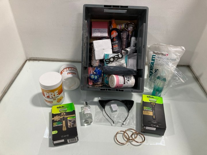 Lot 918  
            Marchington SR13 - Parcel Delivery Only 

                
QTY OF ASSORTED BEAUTY ITEMS TO INCLUDE 1KG BAG OF BETTER YOU MAGNESIUM MINERAL B...