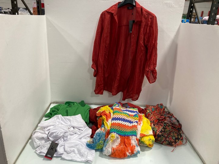 Lot 924  
            Marchington SR13 - Parcel Delivery Only 

                
QTY OF ASSORTED LADIES CLOTHING IN VARIOUS SIZES TO INCLUDE KASS BRODERIE DETAIL ...