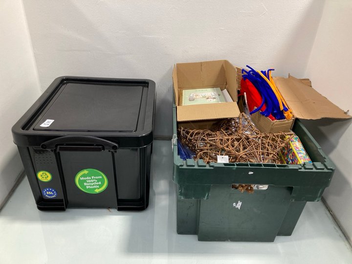 Lot 928  
            Marchington SR13 - Parcel Delivery Only 

                
QTY OF ASSORTED ITEMS TO INCLUDE AUTUMN SPICED SCENTED CANDLE IN MOCHA: LOCATION ...