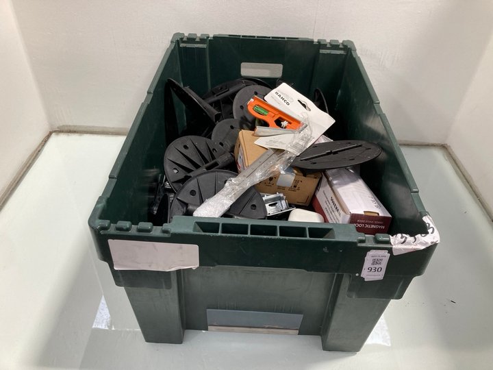 Lot 930  
            Marchington SR13 - Parcel Delivery Only 

                
QTY OF ASSORTED HARDWARE ITEMS TO INCLUDE ADIPRO SINGLE DOOR DUAL VOLTAGE MAGNETI...