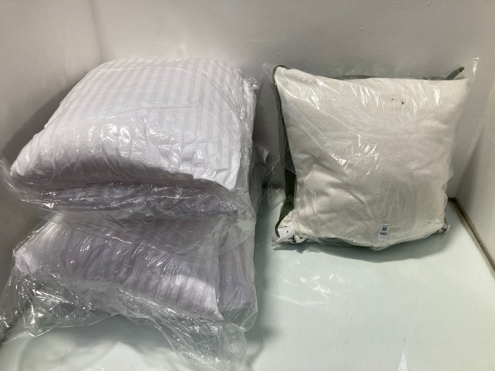 Lot 940  
            Marchington SR13 - Parcel Delivery Only 

                
4 X ASSORTED BEDDING ITEMS TO INCLUDE PAIR OF PILLOWS: LOCATION - D6