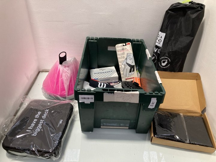 Lot 941  
            Marchington SR13 - Parcel Delivery Only 

                
QTY OF ASSORTED ITEMS TO INCLUDE I HAVE THE BIGGEST DECK CASETACHE IN BLACK: LOCA...