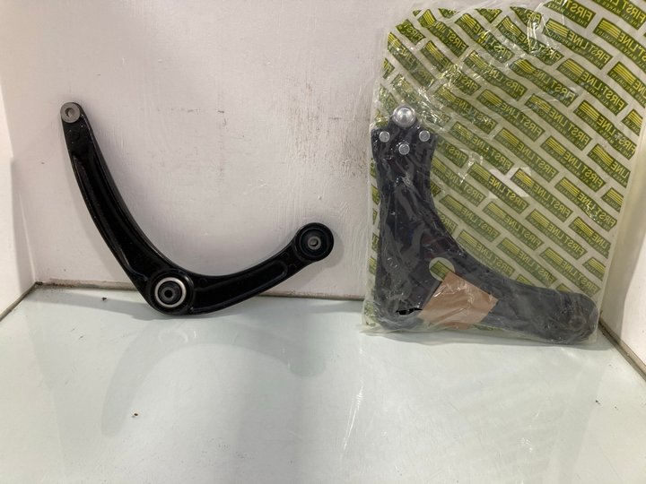 Lot 962  
            Marchington SR13 - Parcel Delivery Only 

                
FIRSTLINE C.ARM FOR PEUGEOT-PART NO FCA7010 TO INCLUDE KEY PARTS LH WISHBONE -MOD...