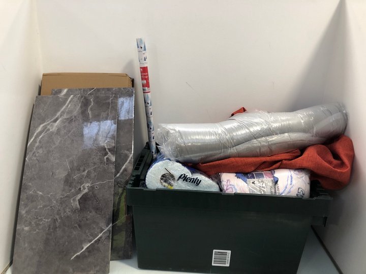 Lot 96  
            Marchington SR13 - Parcel Delivery Only 

                
QTY OF HOUSEHOLD ITEMS TO INCLUDE CHRISTMAS GIFT WRAP PAPER ROLLS - SIZE: 4M x 70...