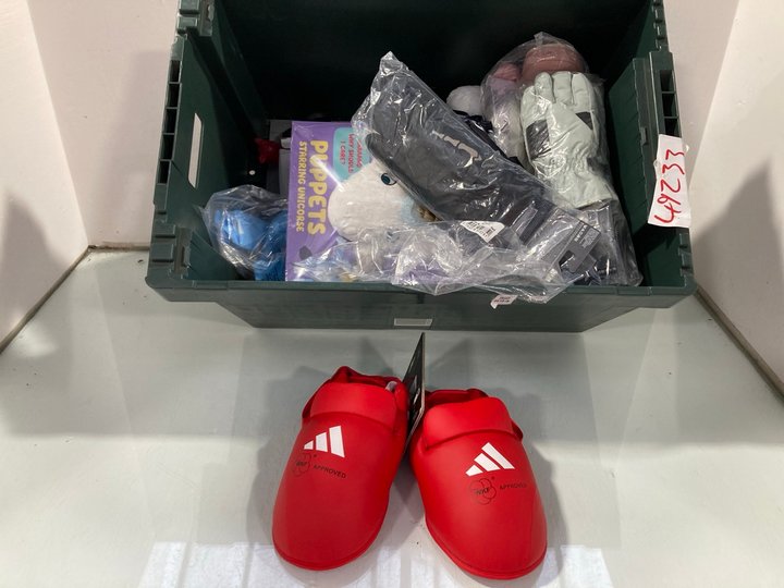 Lot 970  
            Marchington SR13 - Parcel Delivery Only 

                
QTY OF ASSORTED CHILDRENS ITEMS TO INCLUDE PAIR OF CHILDRENS MOUNTAIN WAREHOUSE S...