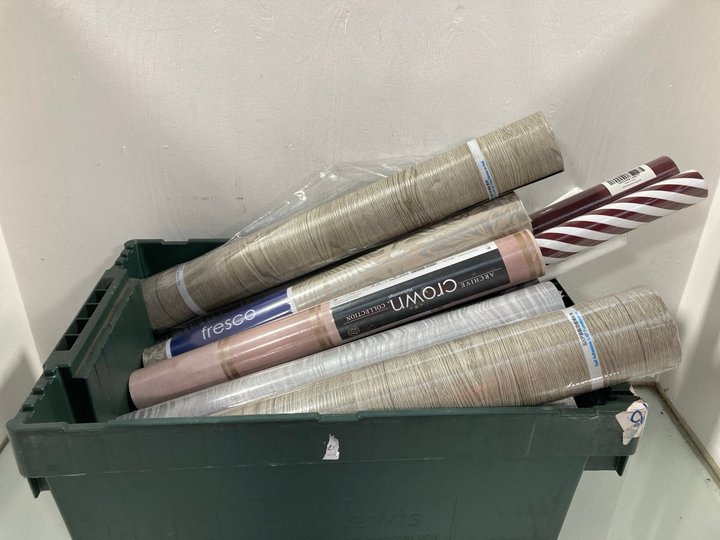 Lot 971  
            Marchington SR13 - Parcel Delivery Only 

                
QTY OF ASSORTED WALLPAPER COVERINGS TO INCLUDE ROLL OF FRESCO SIGNATURE DAMASK WA...