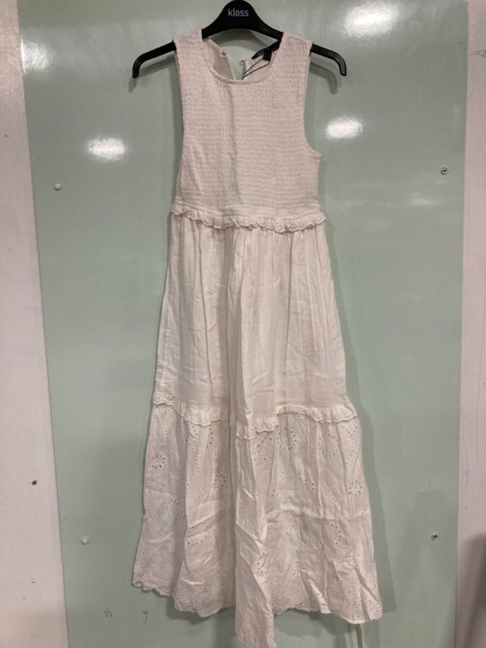 Lot 976  
            Marchington SR13 - Parcel Delivery Only 

                
NOBODY'S CHILD WOMENS BLOSSOM MIDI DRESS IN WHITE - SIZE UK 8 - ORIGINAL RRP £99:...