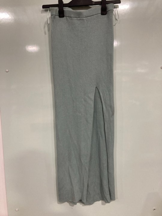 Lot 977  
            Marchington SR13 - Parcel Delivery Only 

                
BEC + BRIDGE WOMENS MARGOT KNIT MIDI SKIRT IN DUCK EGG - SIZE UK 10 - ORIGINAL RR...