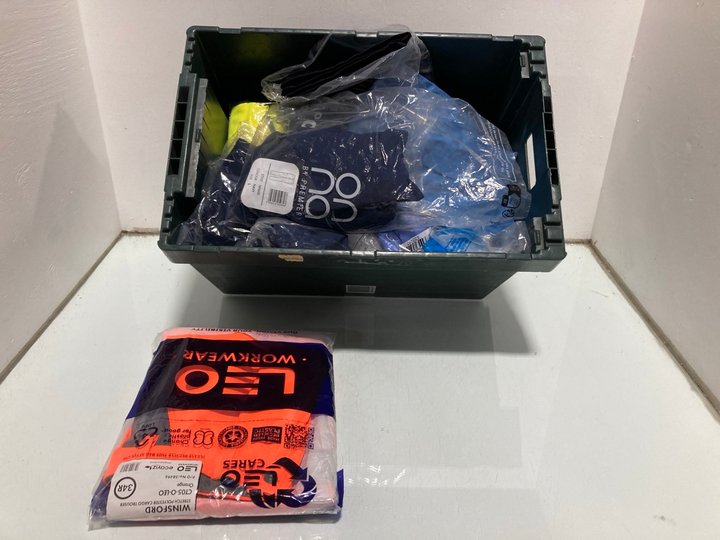 Lot 984  
            Marchington SR13 - Parcel Delivery Only 

                
QTY OF ASSORTED CLOTHING IN VARIOUS SIZES TO INCLUDE UK SCRUB SUPPLY WOVEN FEMALE...