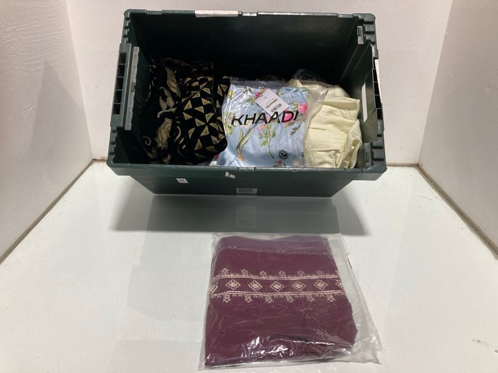 Lot 986  
            Marchington SR13 - Parcel Delivery Only 

                
QTY OF ASSORTED WOMENS CLOTHING IN VARIOUS SIZES, STYLES & COLOURS: LOCATION - D8