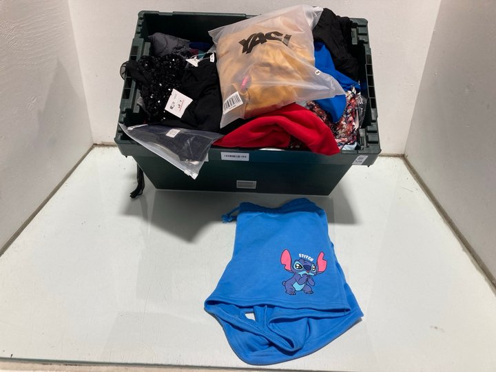 Lot 987  
            Marchington SR13 - Parcel Delivery Only 

                
QTY OF ASSORTED WOMENS CLOTHING IN VARIOUS SIZES TO INCLUDE SEASALT CORNWALL HAND...