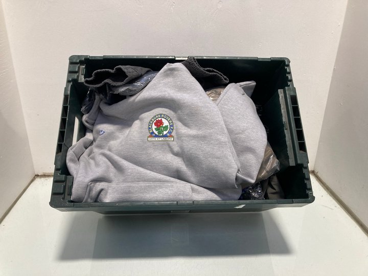 Lot 992  
            Marchington SR13 - Parcel Delivery Only 

                
QTY OF ASSORTED MENS CLOTHING IN VARIOUS SIZES TO INCLUDE DIXXON FLANNEL COMPANY ...