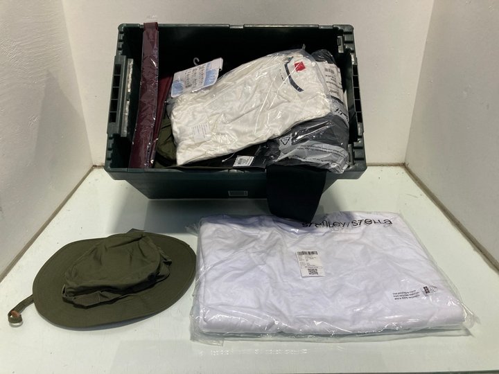 Lot 993  
            Marchington SR13 - Parcel Delivery Only 

                
QTY OF ASSORTED MENS CLOTHING IN VARIOUS SIZES TO INCLUDE QTY OF STANLEY/STELLA C...