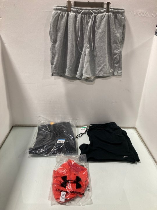 Lot 997  
            Marchington SR13 - Parcel Delivery Only 

                
4 X ASSORTED MENS BRANDED CLOTHING IN VARIOUS SIZES TO INCLUDE UNDER ARMOUR TECH ...