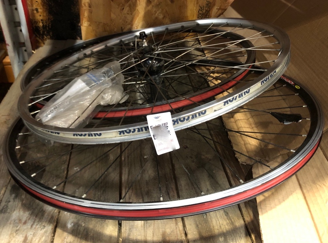Lot 11  
            Edinburgh SR22 - Collection Only 

                
QUANTITY OF BIKE WHEELS TO INCLUDE SHIMANO BIKE WHEEL 622-15 MM - COLLECTION ONLY...