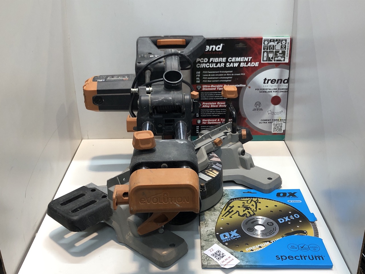 Lot 22  
            Edinburgh SR22 - Collection Only 

                
QUANTITY OF TOOLS & HOME IMPROVEMENT ITEMS TO INCLUDE TREND PCD FIBRE CEMENT CIRC...