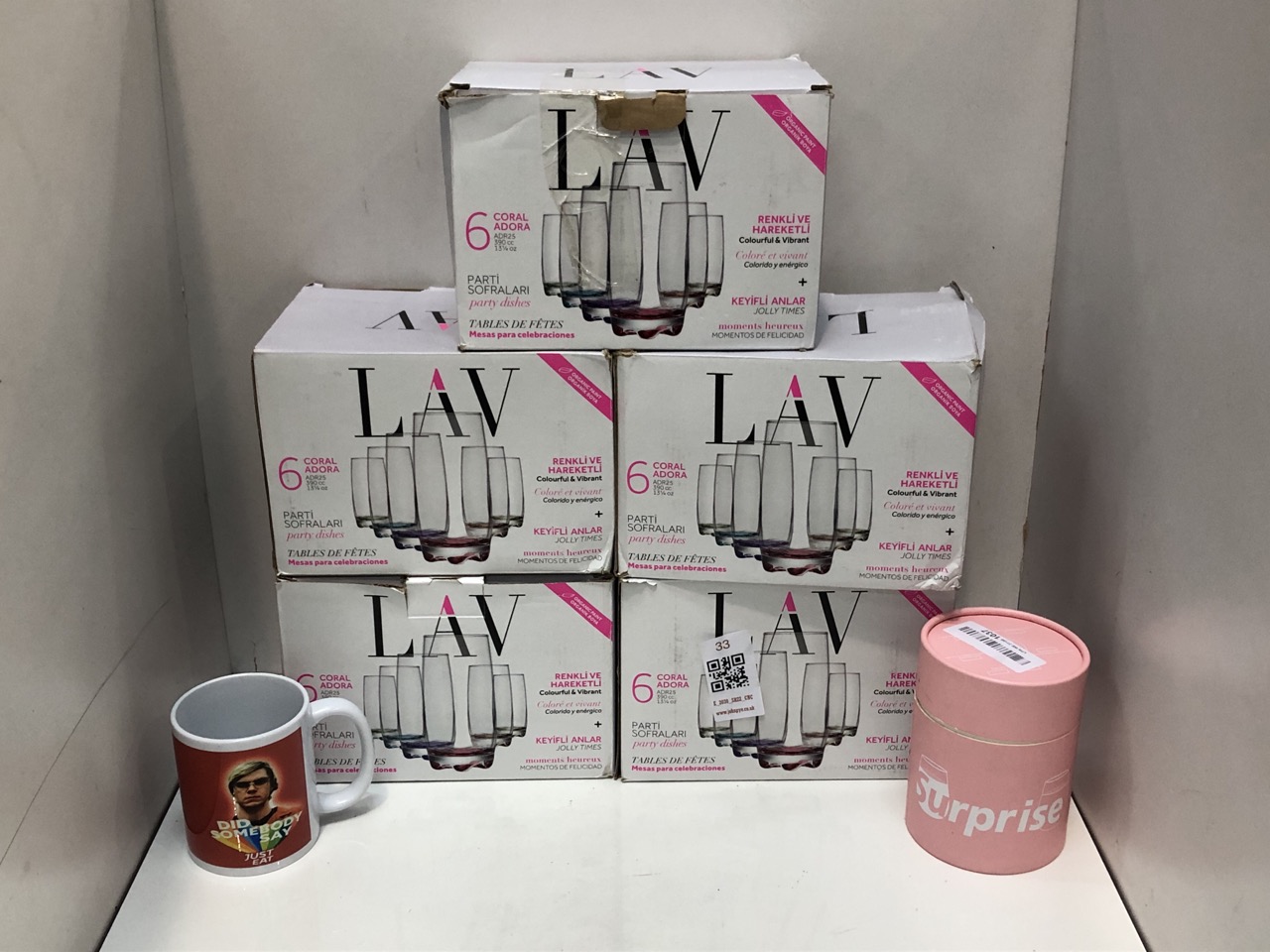 Lot 33  
            Edinburgh SR22 - Collection Only 

                
QUANTITY OF GENERAL GOODS ITEMS TO INCLUDE LAV 6 CORAL ADORA 390CC, 131/4 OZ GLAS...