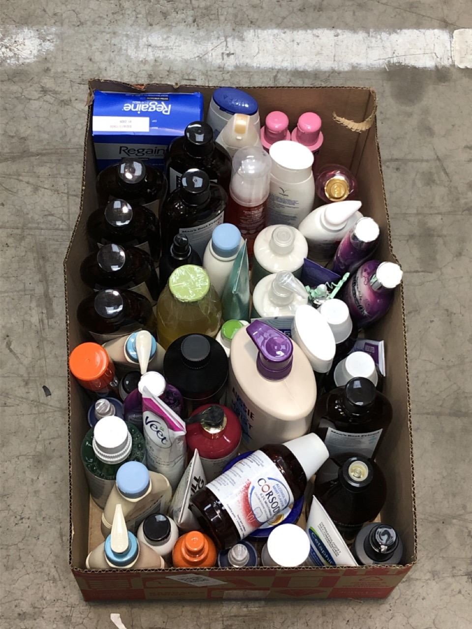 Lot 38  
            Edinburgh SR22 - Collection Only 

                
QUANTITY OF HEALTH & BEAUTY ITEMS TO INCLUDE CORSODYL MOUTHWASH GUM DISEASE TREAT...