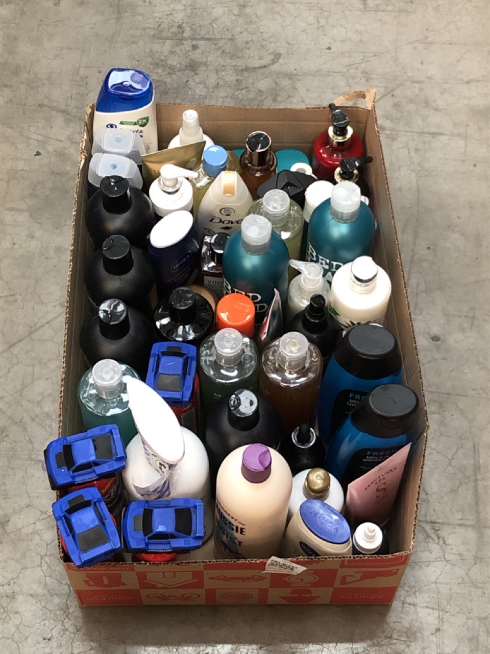 Lot 60  
            Edinburgh SR22 - Collection Only 

                
QUANTITY OF HEALTH & BEAUTY ITEMS TO INCLUDE TRESEMMÉ REPLENISH & CLEANSE SHAMPOO...