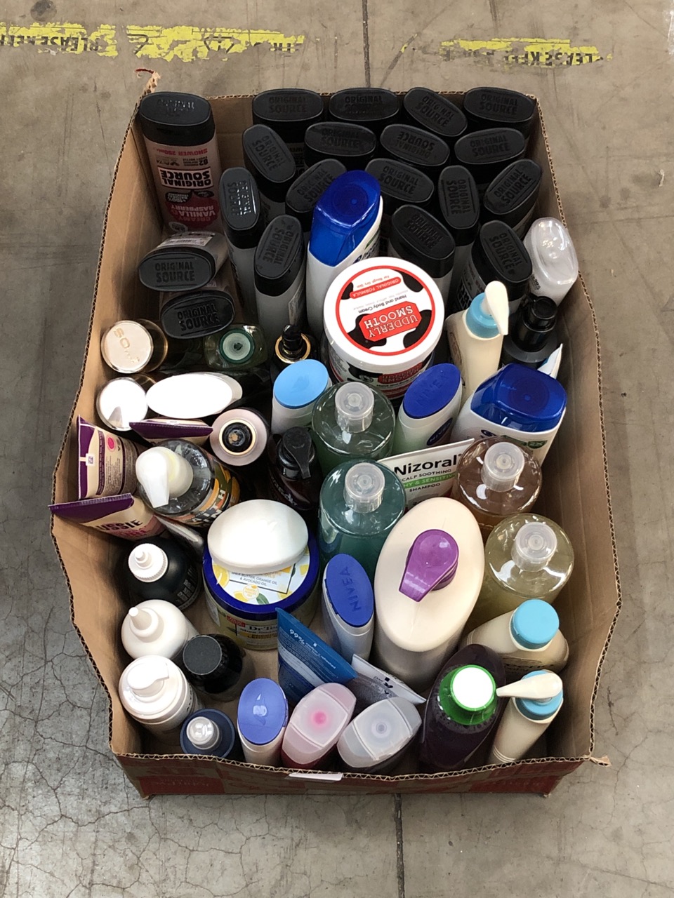 Lot 61  
            Edinburgh SR22 - Collection Only 

                
QUANTITY OF HEALTH & BEAUTY ITEMS TO INCLUDE ORIGINAL SOURCE SHOWER GEL, TROPICAL...