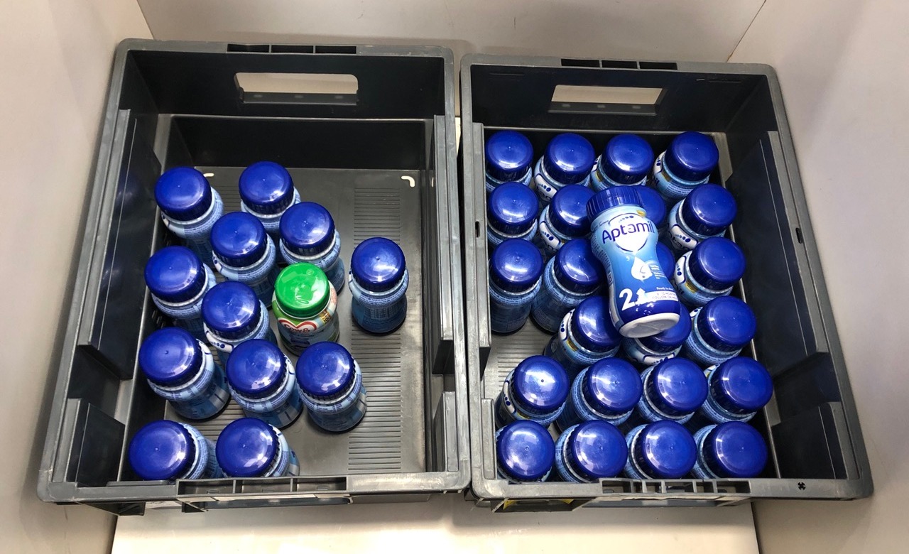 Lot 79  
            Edinburgh SR22 - Collection Only 

                
QUANTITY OF BABY MILK TO INCLUDE APTAMIL FOLLOW ON MILK 6-12 MONTHS 200ML (EXP 16...