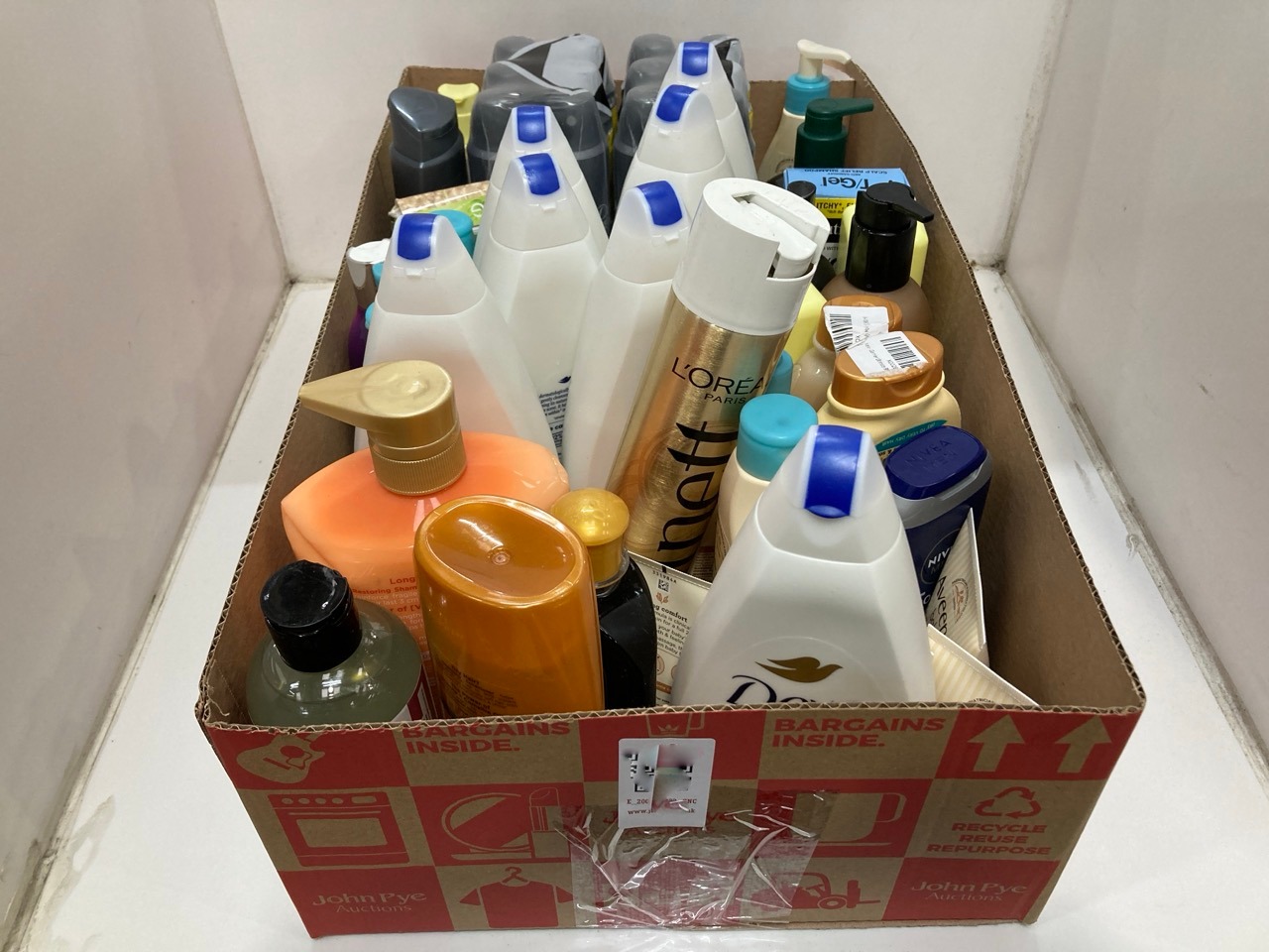 Lot 7  
            Edinburgh SR22 - Collection Only 

                
QUANTITY OF HEALTH & BEAUTY ITEMS TO INCLUDE L'OREAL PARIS ELVIVE DREAM LENGTHS R...