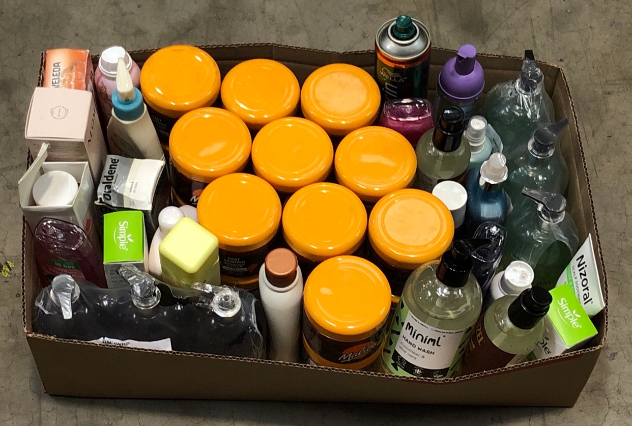 Lot 9  
            Edinburgh SR22 - Collection Only 

                
QUANTITY OF HEALTH & BEAUTY ITEMS TO INCLUDE NIZORAL SCALP SOOTHING ITCHY & SENSI...