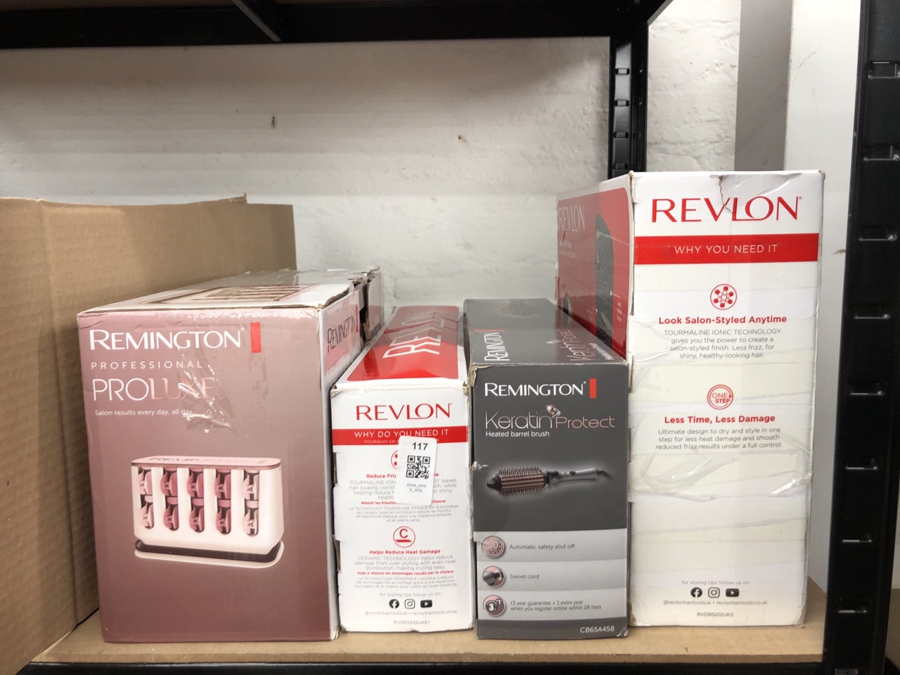 Lot 117  
            Edinburgh SR34 - Delivery Only 

                
QUANTITY OF HEALTH & BEAUTY ITEMS TO INCLUDE REVLON HAIR TOOLS PRO COLLECTION SAL...
