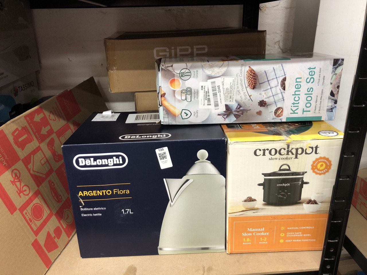 Lot 120  
            Edinburgh SR34 - Delivery Only 

                
QUANTITY OF KITCHEN & APPLIANCES ITEMS TO INCLUDE DE'LONGHI ARGENTO FLORA KBX3016...