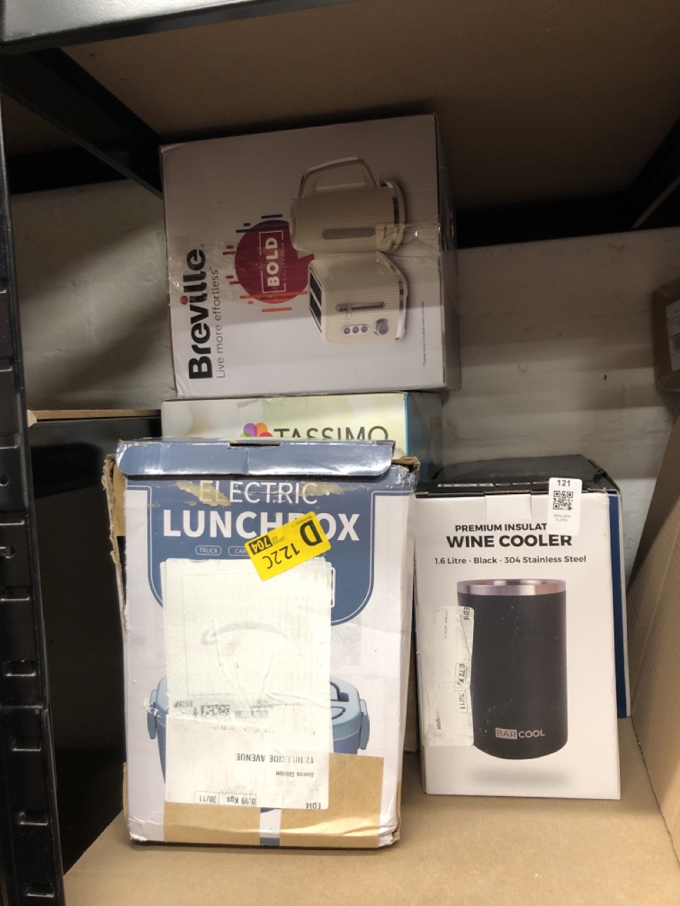 Lot 121  
            Edinburgh SR34 - Delivery Only 

                
QUANTITY OF KITCHEN & APPLIANCES ITEMS TO INCLUDE BREVILLE BOLD 2 SLICE TOASTER W...