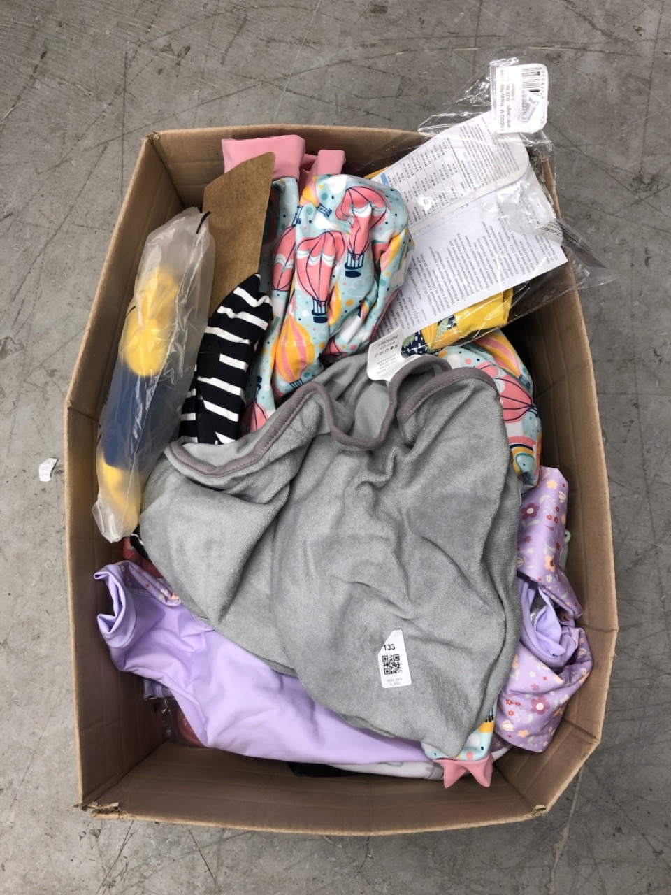 Lot 133  
            Edinburgh SR34 - Delivery Only 

                
QUANTITY OF CLOTHING & APPAREL ITEMS TO INCLUDE SPLASH ABOUT AFTER SWIM WATERPROO...