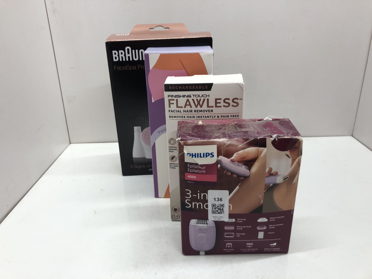 Lot 136  
            Edinburgh SR34 - Delivery Only 

                
QUANTITY OF HEALTH & BEAUTY ITEMS TO INCLUDE FINISHING TOUCH FLAWLESS NEXT GENERA...