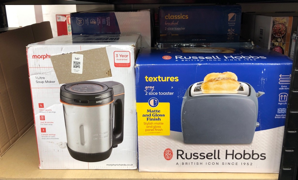 Lot 147  
            Edinburgh SR34 - Delivery Only 

                
QUANTITY OF KITCHEN & APPLIANCES ITEMS TO INCLUDE MORPHY RICHARDS COMPACT SOUP MA...