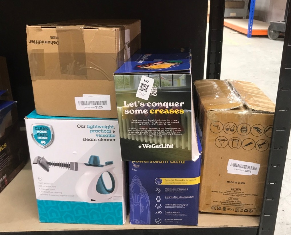 Lot 157  
            Edinburgh SR34 - Delivery Only 

                
QUANTITY OF KITCHEN & APPLIANCES ITEMS TO INCLUDE RUSSELL HOBBS PEARL GLIDE STEAM...