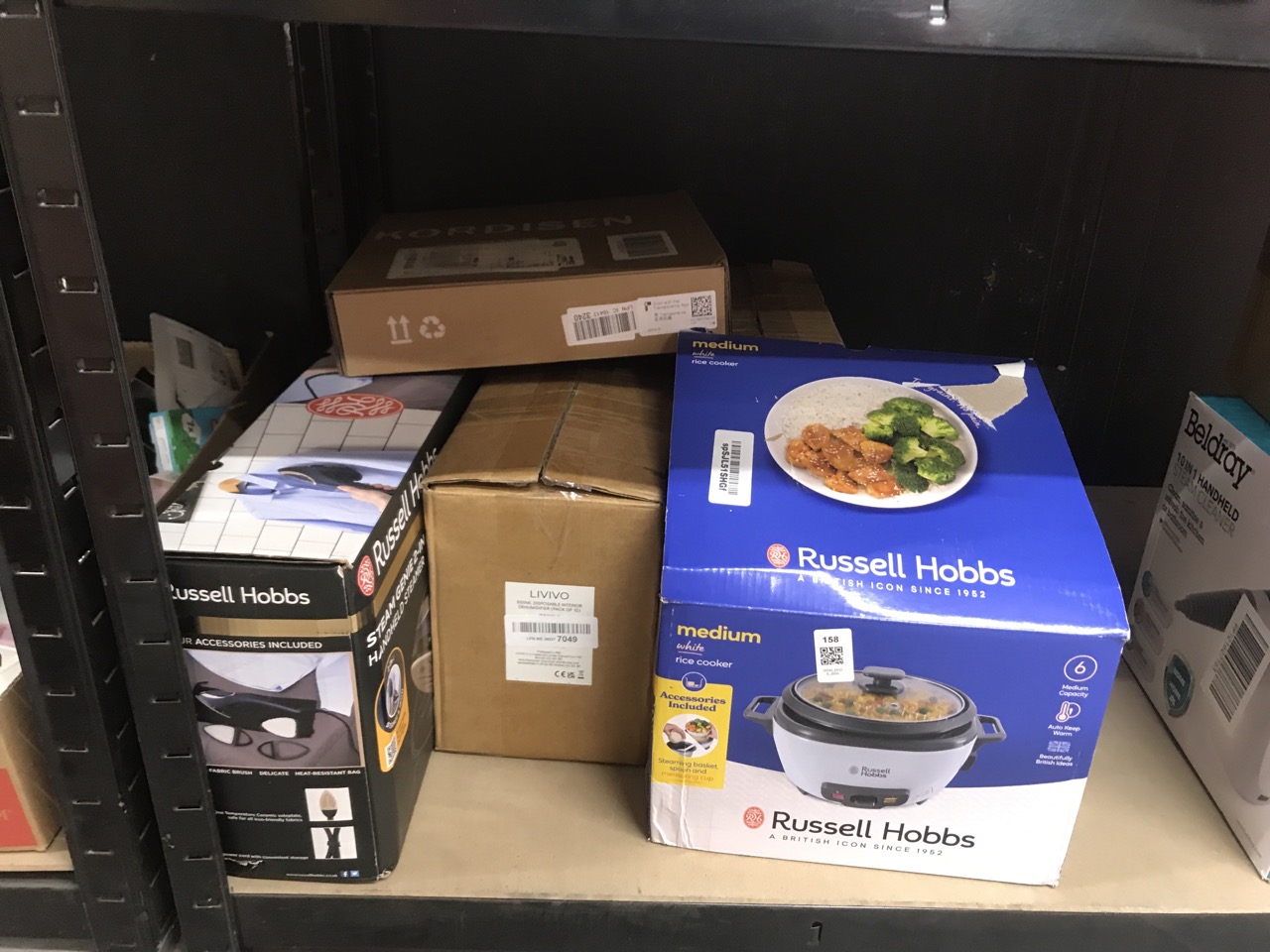 Lot 158  
            Edinburgh SR34 - Delivery Only 

                
QUANTITY OF KITCHEN & APPLIANCES ITEMS TO INCLUDE RUSSELL HOBBS ELECTRIC RICE COO...