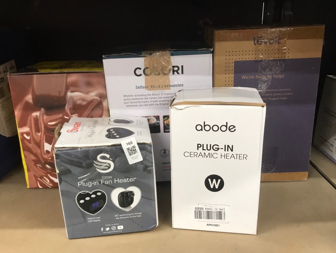 Lot 165  
            Edinburgh SR34 - Delivery Only 

                
QUANTITY OF KITCHEN & APPLIANCES ITEMS TO INCLUDE ABODE 500W COMPACT PORTABLE WHI...