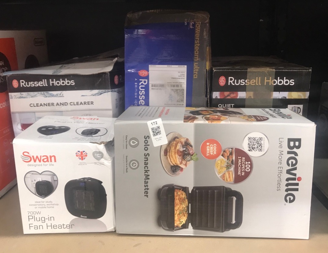 Lot 172  
            Edinburgh SR34 - Delivery Only 

                
QUANTITY OF KITCHEN & APPLIANCES ITEMS TO INCLUDE BREVILLE SOLO SNACKMASTER | MIN...