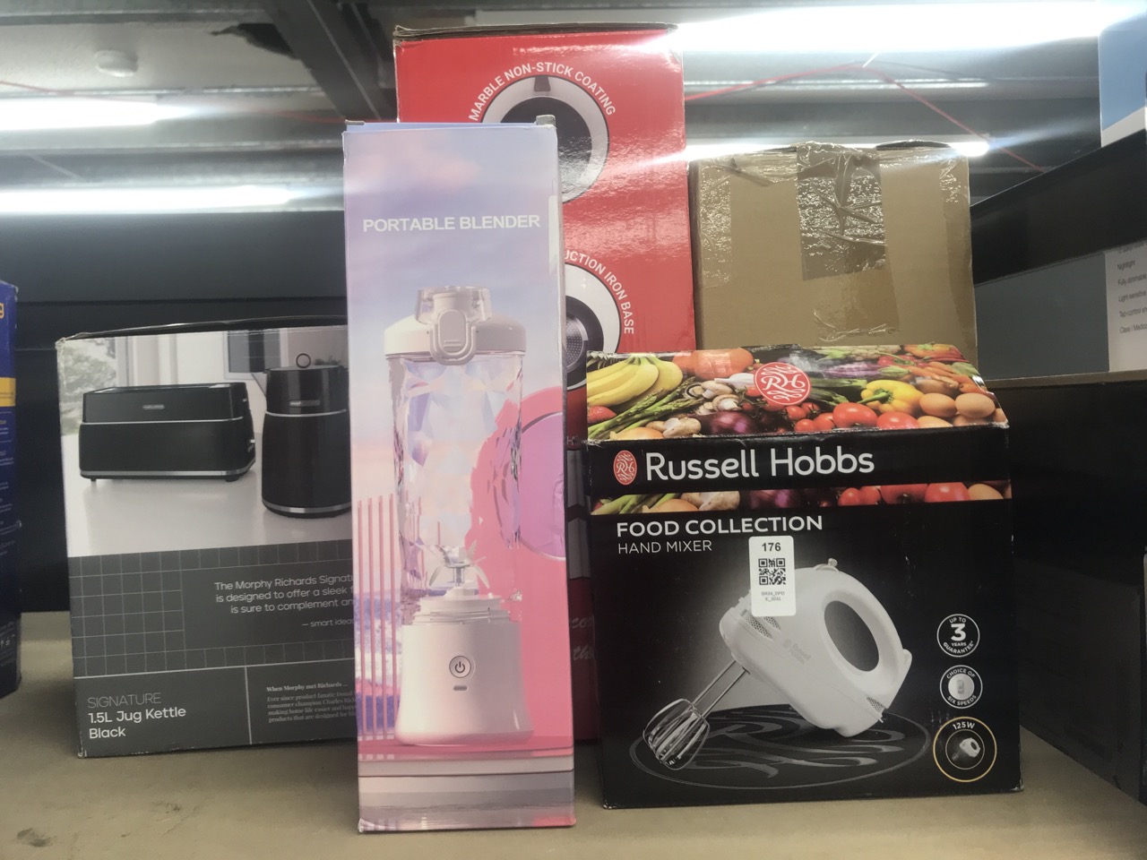 Lot 176  
            Edinburgh SR34 - Delivery Only 

                
QUANTITY OF KITCHEN & APPLIANCES ITEMS TO INCLUDE RUSSELL HOBBS INSPIRE ELECTRIC ...