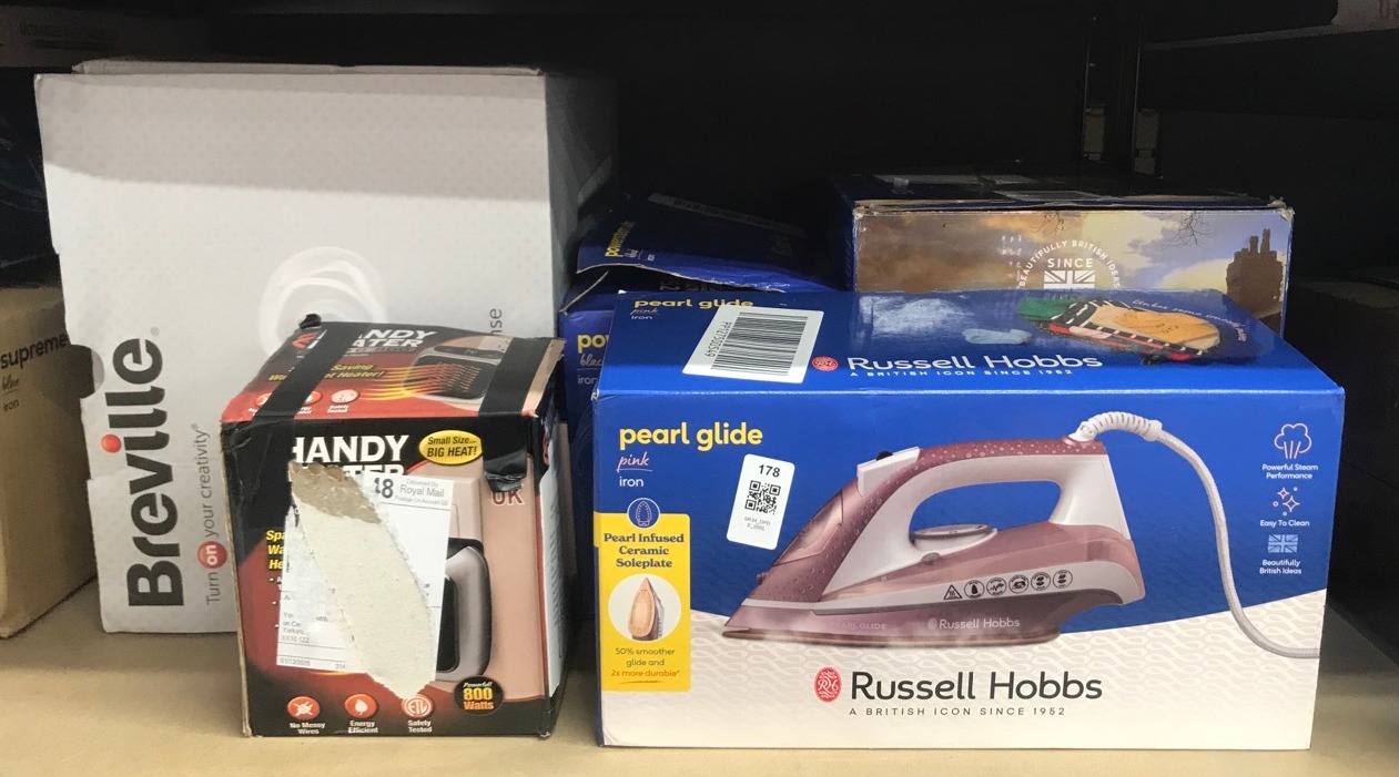 Lot 178  
            Edinburgh SR34 - Delivery Only 

                
QUANTITY OF KITCHEN & APPLIANCES ITEMS TO INCLUDE PHILIPS GC026/00 DIFFERENT FABR...